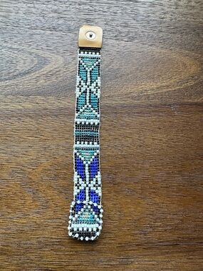 Beaded Bracelet with Blue, Turquoise and White Pattern